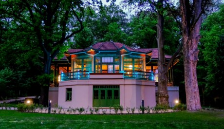 Foto des Chinesischen Pavillon Dresden in der Abenddämmerung 